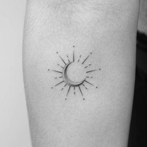 Minimalistic style sun and moon tattoo located on the Moon Eclipse Tattoo, Sole Tattoo, Apollo Tattoo, Eclipse Tattoo, Tattoo Sonne, Luna Tattoo, Moon Sun Tattoo, Christian Sleeve Tattoo, L Tattoo