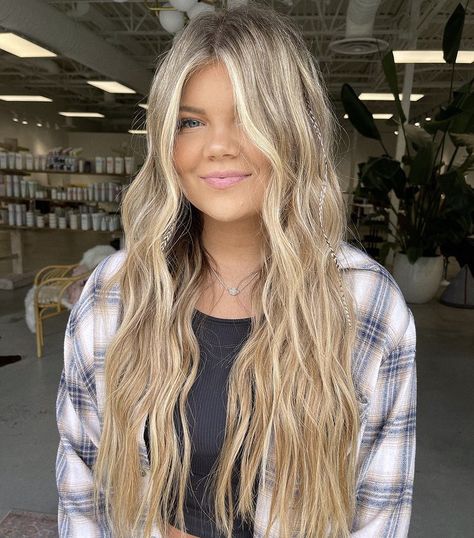 Medium Blonde Hair With Layers Mid Length, Dirty Blonde Bayalage, Honey Bayalage Brunette, Dirty Blonde Hair With Highlights, Beachy Blonde Hair, Perfect Blonde Hair, Wedding Hair Colors, Surfer Hair, Summer Blonde Hair