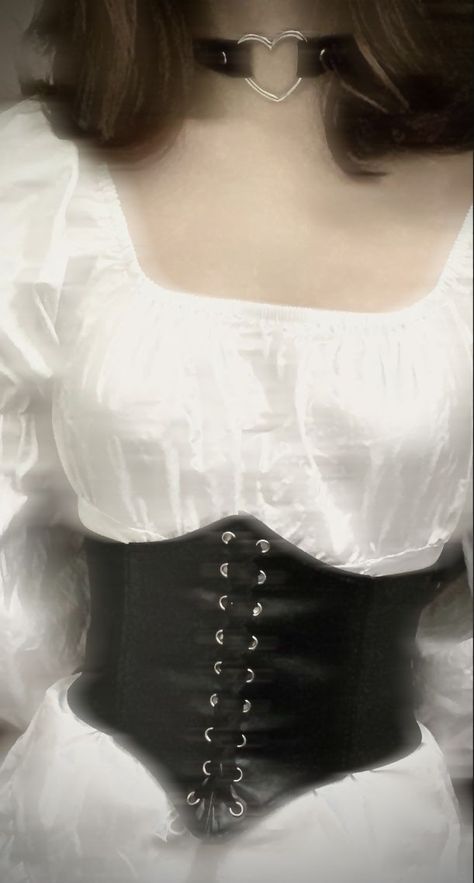 White Corset Outfit Classy, Corset Outfit Goth, Corset Outfit Classy, Korsett Outfit, White Corset Outfit, Dresses With Corsets, Mitski Concert, Dark Grunge Style, Cherry Red Lipstick