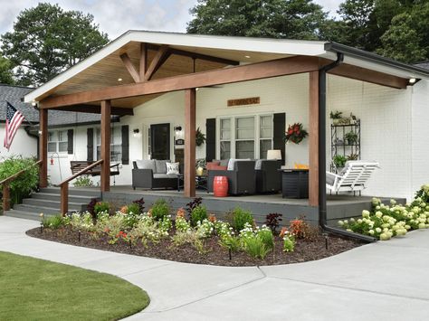 Manufactured Home Porch, Mobile Home Exteriors, Mobile Home Renovations, Covered Patio Design, Farmhouse Front Porch, Ranch House Exterior, Exterior House Remodel, Small Front Porch, House Front Porch