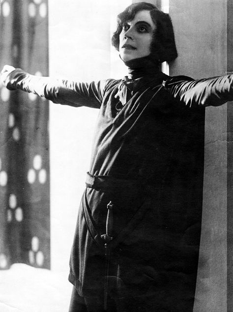 Asta Nielsen, Teaching Shakespeare, Pale White, Musical Plays, Literature Art, Silent Film, Interesting Faces, Film Stills, Coven