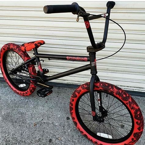 @stolenbikeco  @bmx_chx Bmx Scooter, Bmx Pro, Bmx Bike Parts, Gt Bmx, Best Bmx, Bmx Street, Vintage Bmx Bikes, Bmx Parts, Stunt Bike