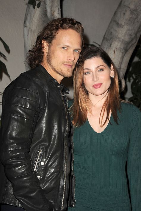 *NEW* HQ Pics of the Outlander Cast at the Starz Golden Globes Party - Outlander Online Sam Heughan Girlfriend, Outlander Cast, Outlander Characters, Golden Globes Party, Outlander Claire, Tv Miniseries, The Outlander, Outlander Casting, Jamie Fraser Outlander