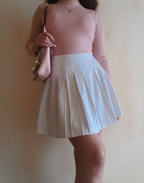 Pleated Skirt And Turtleneck Outfit, Pink Top And White Skirt Outfit, White Pleated Skirt Outfit Aesthetic, White Skirt Pink Top Outfit, Turtle Neck And Skirt Outfit, Pleated Skirt Outfit Aesthetic, Pink Turtleneck Outfit, Pink Pleated Skirt Outfit, Pleated Skirt Outfit Short