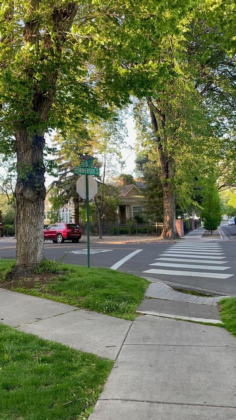 Beautiful Neighborhoods Street, America Street Aesthetic, American Suburbs Aesthetic, Neiborhood Aesthetic, American Neighborhood Aesthetic, American Life Aesthetic, American House Aesthetic, Aesthetic Neighborhood, Suburbs Aesthetic