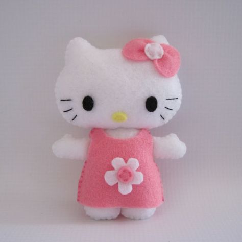 Hello Kitty Felted Hello Kitty, Easy Felt Crafts, Felt Doll Pattern, Diy Hello Kitty, Hello Kitty Toys, Halloween Kit, Felt Crafts Christmas, Hello Kitty Themes, Cute Sewing Projects