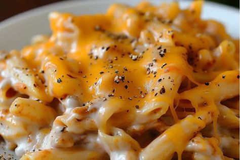 Cheesy Taco Cream Cheese Pasta Cheese Pasta Bake, Cream Cheese Pasta, Cheese Pasta Recipes, Cheese Tacos, Taco Pasta, Beef Pasta, Pasta Casserole, Small Pasta, Cheesy Sauce