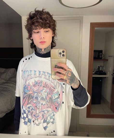 E Boy Outfits Men, Tim Henson, W Pictures, Male Haircuts Curly, Mohawk Mullet, Types Of Aesthetics, Celebrity Style Inspiration, Haircut Inspiration, Aesthetic Outfit Ideas