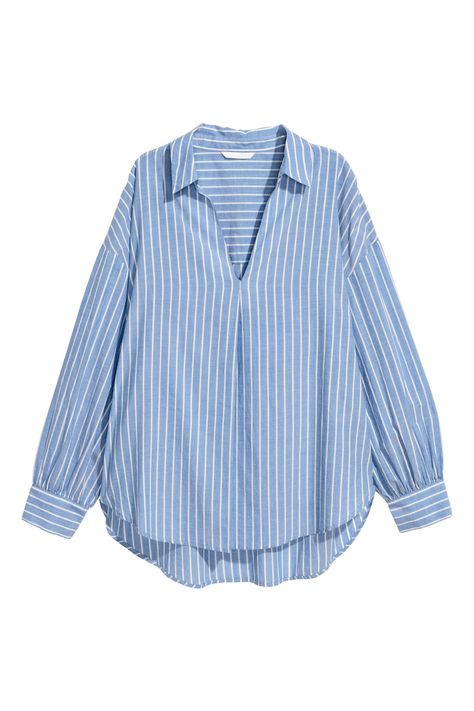 Blue/white striped. Wide-cut shirt in patterned, woven fabric. Collar, V-neck, and pleat at front. Dropped shoulders, long balloon sleeves, and rounded hem. Front Neck Design, Blouse Casual Fashion, Stylish Fall Outfits, White Cloth, Blouse Models, Stylish Mens Outfits, Fashion Sewing Pattern, Women Shirts Blouse, Cut Shirts