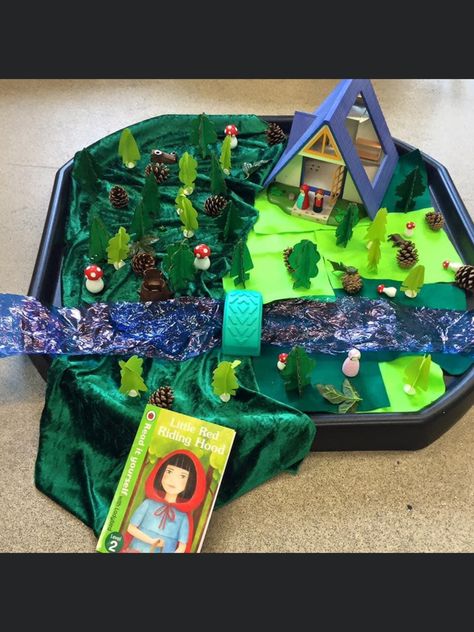 Playgroup Ideas, Tuff Tray Ideas, Fairy Tale Crafts, Red Ridding Hood, Continuous Provision, Traditional Tales, Tuff Tray, Tray Ideas, Woodland Scene