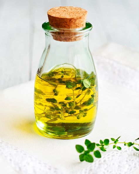 Benefits of Thyme oil Kitchen Witchcraft, Ayurvedic Hair Oil, Thyme Essential Oil, Thyme Oil, Ayurvedic Oil, Infused Oil, Essential Oil Plants, Period Pain, Infused Oils