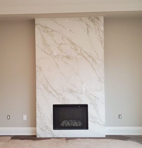 Marble Flush Fireplace, Marble Wall Fireplace Living Rooms, Granite Fireplace Wall, Marble Feature Wall Living Room, Marble Fireplace With Tv, Porcelain Slab Fireplace, Fireplace Wall Ideas Tile, Marble Tile Fireplace Surround, Quartz Fireplace Surround