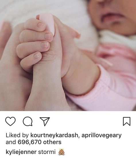 ellebellexxxx Baby Holding Hand, Kylie Jenner Baby, Stormi Webster, Jenner Girls, First Instagram Post, Kylie Baby, Miss Teen Usa, Sweet Photo, Teen Usa