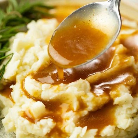 Brown Gravy Recipe Easy Beef Gravy Recipe, Gravy Recipe No Drippings, Brown Gravy Recipe Easy, Beef Gravy Recipe, Easy Brown Gravy, Homemade Brown Gravy, Mashed Potatoes Gravy, Make Mashed Potatoes, Brown Gravy Recipe