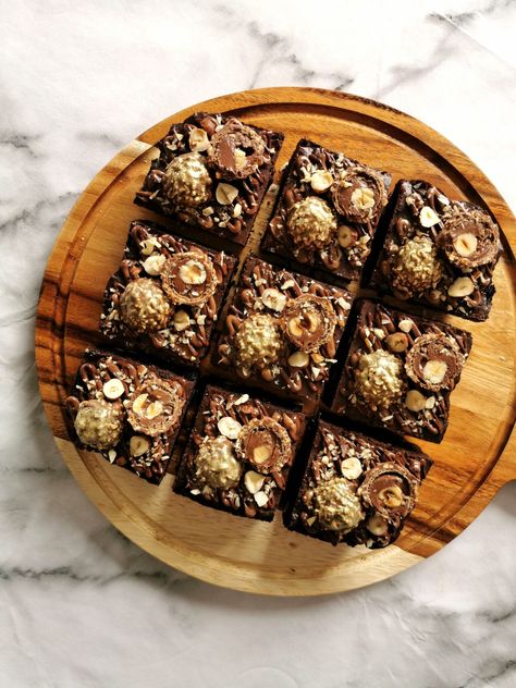 Ferrero Rocher Brownies, Decorated Brownies, Adventure Seeker, Funny Birthday Cakes, Chocolate Nutella, Melted Chocolate, Brownie Cake, Ferrero Rocher, Chocolate Craving