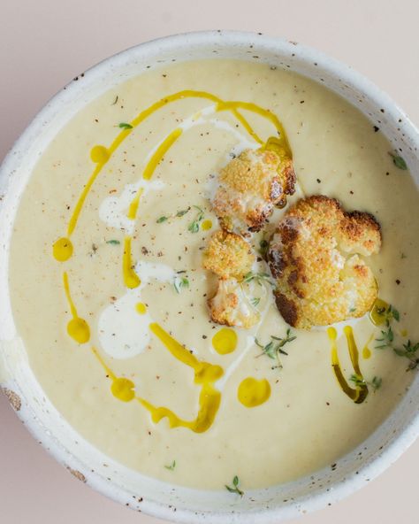 Cauliflower Soup - Daen's Kitchen Soup Cozy, Soup Of The Day, Creamy Cauliflower Soup, Roasted Garlic Cloves, Creamed Leeks, Cauliflower Soup Recipes, Prep Meals, Cooking Soup, Creamy Cauliflower