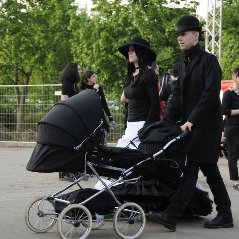 Gothic Family at WGT 2014 Gothic Ephemera, Gothic Family, Goth Family, Goth Mom, Gothic People, Marla Singer, Couple With Baby, Goth Baby, Goth Subculture