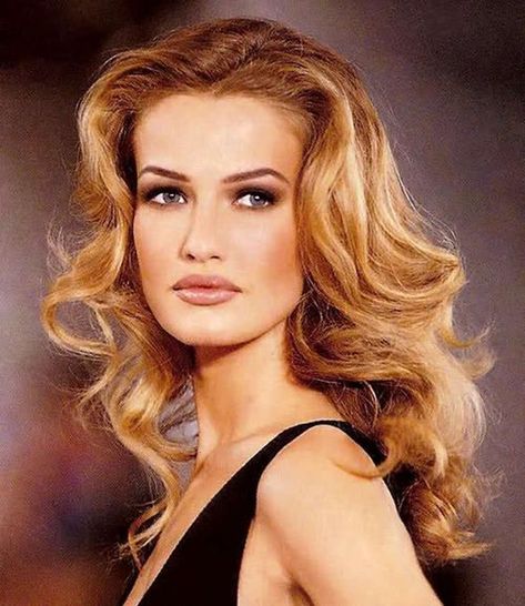 90s Supermodels Then and Now 90s Fancy Dress, Karen Mulder, 90s Trends, Brown Lipstick, 90s Supermodels, 90s Models, Carla Bruni, Steven Gerrard, 90s Hairstyles