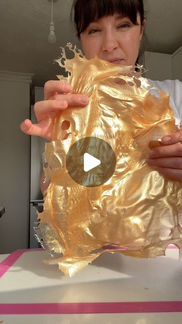 Elvin Cocel on Instagram: "⬇️✨EDIBLE GOLD RECIPE ✨⬇️  Elevate your cakes with a touch of luxury by creating homemade edible gold—it’s easier than you think and adds that extra glam. Here’s how:     INSTRUCTIONS:  1. Mix Tylose and Water: Combine Tylose powder and water in a container, stirring until partially dissolved. Don’t worry if it doesn’t fully dissolve right away.  2. Chill Overnight: Cover the mixture and let it rest in the fridge overnight. By the next day, you’ll find a clear adhesive mixture, also serving as edible glue. 	 3. Add Lustre Dust: Incorporate the edible gold lustre dust into the mixture until evenly distributed, giving it that golden glow. 	 4. Spread and Bake: Spread the mixture onto a baking mat, then bake/dry it in the oven at 100°C until it forms to flat golden How To Use Gold Dust On Cake, Edible Gold Leaf Desserts, Edible Gold Paint, Edible Gold Dust, Edible Glitter Dust, Gold Luster Dust, Luster Dust, Edible Glue, Edible Gold