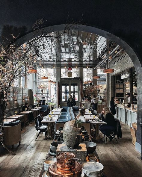 It's A Store! It's A Restaurant! The Coolest Hybrid Spots Around The World French Homes, Roman And Williams, Cafe Concept, Home Bar Design, Pub Design, Mix Use Building, Cool Restaurant, Style Français, French Cafe