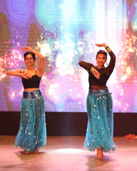 Bollywood Dance Costumes, Indian Dance Costumes, Stitching Designs, Dance Of India, Fabric Stitching, Dance Attire, Dance Competition Costumes, Competition Costumes, Dance Outfit