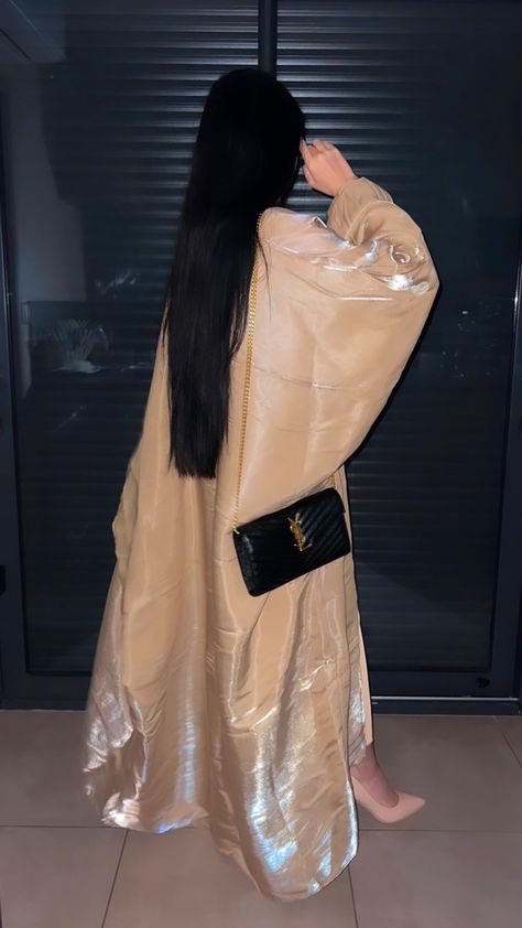 Dubai Girl Aesthetic, Arabic Outfits For Women, Khaleeji Girl Aesthetic, Dubai Fits, Dubai Abaya Fashion, Khaleeji Aesthetic, Khaleeji Abaya, Abaya Designs Latest, Tailored Clothes