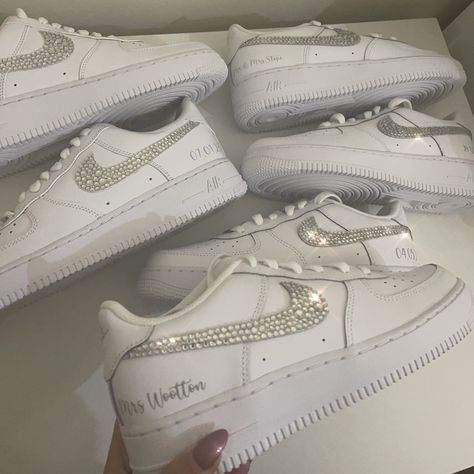 Nikes White, Air Force Wedding, Swarovski Nike, Custom Nike Air Force, Bridal Sneakers, Wedding Converse, Wedding Sneakers, Nike Airforce 1, Custom Bling