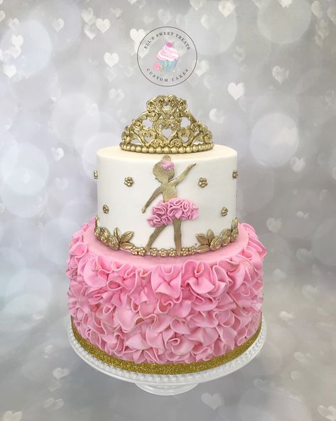 Balarina Cake Ideas, Ballet Cake Ideas, Tutu Birthday Cake, Ballet Birthday Cakes, Ballerina Birthday Party Decorations, Ballerina Birthday Cake, Gym Cake, Tutu Cake, Ballet Cakes