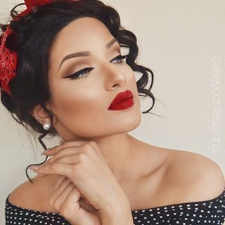 Bellezza donna: make-up in stile vintage! Maquillage Pin Up, 50s Makeup, Hairstyles Vintage, Wedding Makeup Vintage, Perfect Red Lipstick, Pin Up Makeup, Bridget Bardot, Eye Makeup Styles, Red Lip Makeup