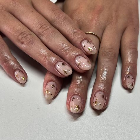 Birthday nails for my fav Leo 🥰 we did a builder gel fill, shortened and reshaped her nails a bit and went with this super cute gold chrome design ☺️ • • • • #beginnernailtech #clevelandnailtech #lakewoodnailtech #westlakenailtech #216nails #nailtech #gelxnails #gelextensions #gelx #pressonnails #pressonsforsale #pressons #nails #nailsnailsnails #nailsofinstagram #nailart #naildesigns #dndgelpolish #dndgelcolors #dndgel #colorfulnails #renaissancenails #goldnails #chromenails #roundnails #sh... Gel Birthday Nails, 20th Birthday Nails, Office Baddie, Pressons Nails, Length Retention, Chrome Design, Dnd Gel Polish, Gel Mani, Her Nails