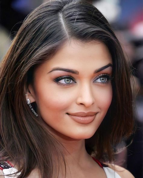 Aishwarya Rai Hairstyle, Aishwarya Rai Makeup, Goddess Women, Aishwarya Rai Pictures, Describe Her, Actress Without Makeup, Bollywood Hairstyles, Model Aesthetic, Stunning Eyes