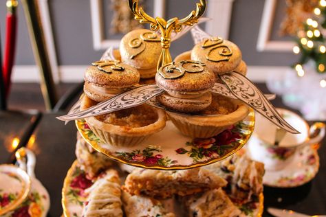 Harry Potter Afternoon Tea Ideas, Harry Potter Afternoon Tea, Harry Potter Tea Party, Harry Potter Dinner, Afternoon Tea Scones, Harry Potter Tea, Daisy Kitchen, High Tea Menu, Afternoon Party