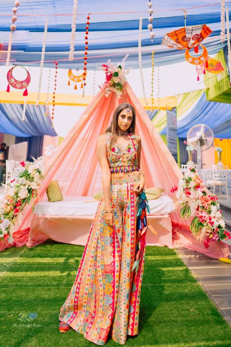 boho mehendi setup, mehendi outfits Boho Mehendi, Mehendi Outfits For Bride, Outfits For Bride, Mehendi Dress, Haldi Outfits, Mehendi Outfits, Wedding Lehenga Designs, Bridal Mehendi, Summer Bride