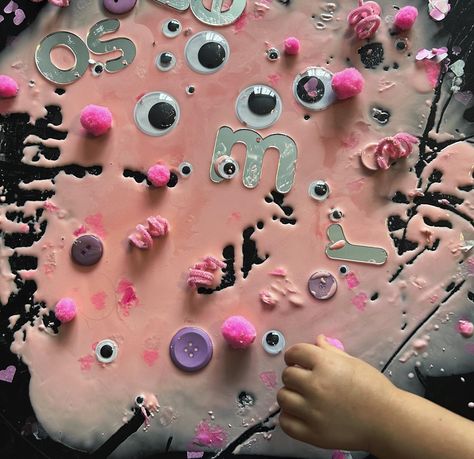 Melted Love Monster 💕 - Messy play - Motor skills - Creative development - Investigating oobleck Created using cornflour and water mixture (more cornflour/water depending on consistency desired). Then I added a few drops of pink food colouring ❤️ #tufftray #tufftrayideas #tufftrayactivities #tufftrayinspiration #tufftrayplay #tufftrayfun #tuffspot #tuffspotideas #playtray #playtrayideas #eyfs #earlyyears #eyfsideas #eytagteam #letsshareourplay #inspiretheirearlyyears #funbudgetplay #l... Minibeasts Activities, Tuff Spot, Creative Development, Pink Food, Pink Food Coloring, Tuff Tray, Love Monster, Food Colouring, Messy Play