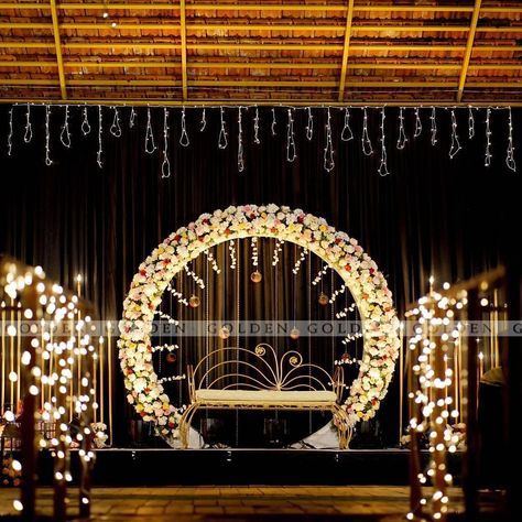 Reception Stage Decor Outdoor, Sangeet Decoration Night Indoor, Indian Outdoor Wedding Decor, Reception Decoration Ideas, Ceremony Decorations Outdoor, Reception Stage Decor, Night Wedding Decor, Blush Decor, Indian Wedding Decor