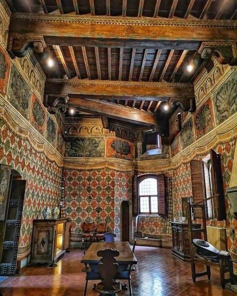 stefania trentini on Twitter: "Firenze Palazzo Davanzati… " Palazzo Davanzati, Historical Interior, Palazzo Vecchio, Spain Fashion, Italian Interior, Castles Interior, Palau, 14th Century, Interior Art