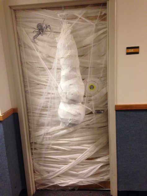 Halloween dorm door decorating competition. Halloween Dorm Door Ideas, Dorm Door Ideas, Halloween Door Decorating Ideas, Halloween Door Decorating, Halloween Decor Door, Halloween Dorm, School Council, Door Decorations College, Halloween Classroom Door