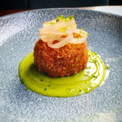 Fish cake, Chive veloute, pickled shallots. Starter Ideas Fine Dining, Fish Starters Fine Dining, Degustation Menu Ideas, Fine Dining Appetizers Ideas, Bistro Appetizers, Fish And Chips Plating, Gourmet Appetizers Fine Dining, Fine Dining Starters Appetizers, Fish Fine Dining