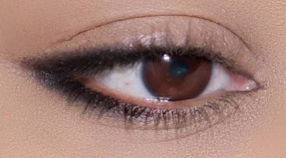 Eyeliner Round Eyes, Eyeliner Inspiration, Makeup Help, Swag Makeup, Doe Eyes, Hooded Eye Makeup, Emo Makeup, Edgy Makeup, Dark Makeup