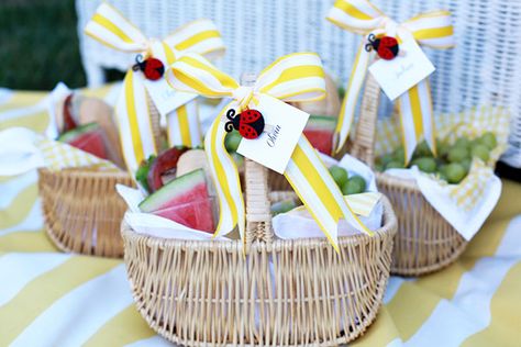 Individual Picnic Baskets, Individual Picnic Boxes, August Recipes, Picnic Basket Food, Summer Picnic Party, Banana Split Pie, Tasty Ice Cream, Picnic Snacks, Birthday 2023