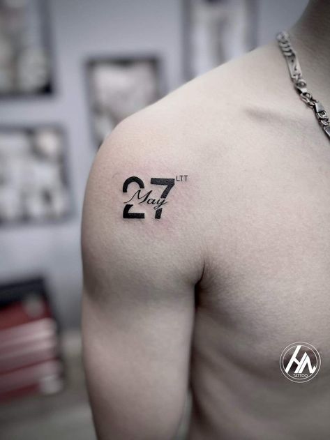 Creative Mom Tattoos, Tattoo Designs Men Small Meaningful, Small Meaningful Tattoos For Guys, Meaningful Men Tattoo Ideas Guys, Tattoo Ideas For Men Minimalist, Date Tattoo Ideas For Men, Unique Hand Tattoos For Men, Tattoo Brother Sister, Mini Tattoos Men