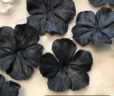 Black Clay Sculpture, Cement Clay, Making Fabric Flowers, Diy Earrings Polymer Clay, Handmade Jewlery, Headband Jewelry, Pottery Painting Designs, Girly Wall Art, Flower Sculptures