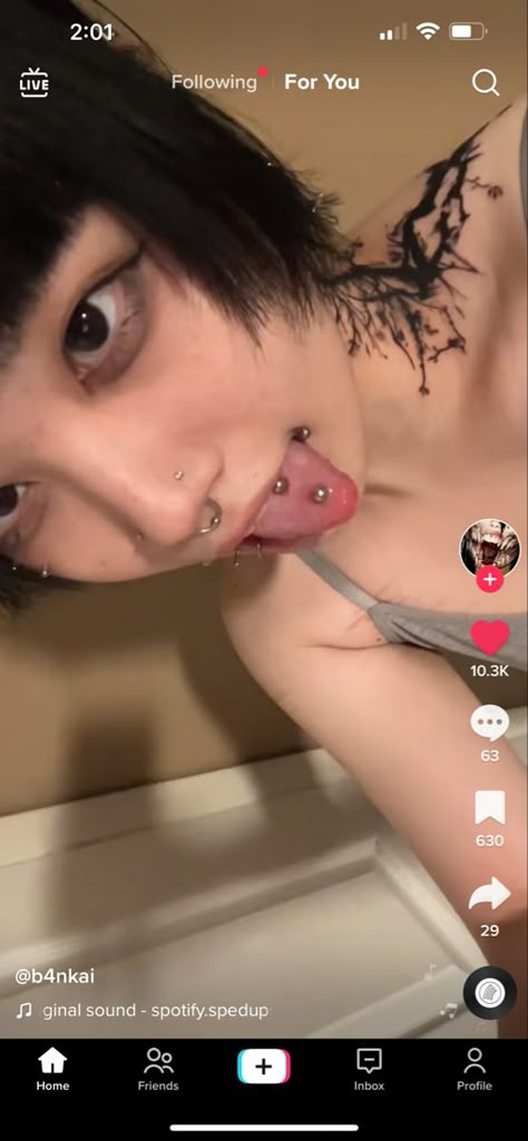 Two Tongue Piercings, Double Tongue Piercing Vertical, Asian Piercing, Types Of Tongue Piercings, Angel Fangs Piercing, Tongue Piercing Aesthetic, Vertical Tongue Piercing, Angel Bites Piercing, Double Tongue Piercing