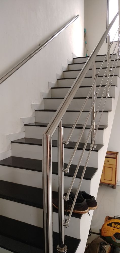 Steel Grill Design For Stairs, Staircase Railing Design Steel, Ss Railing, Stainless Steel Stair Railing, Steel Stairs Design, Steel Grill Design, Balcony Glass Design, Steel Railing Design, Home Gate Design