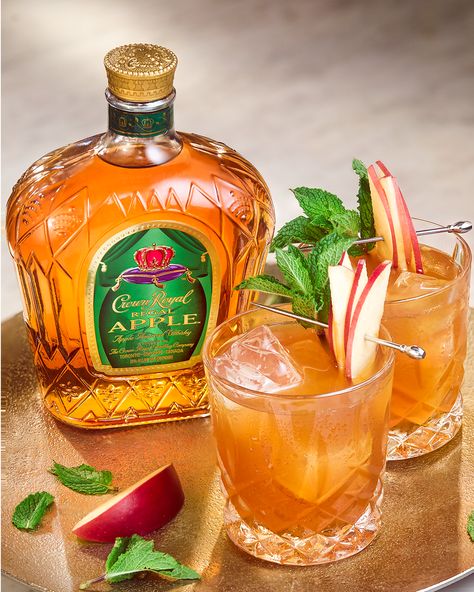 Whisky Cocktail Recipes, Crown Royal Apple, Apple Cinnamon Recipes, Crown Royal Drinks, Crown Apple, Cinnamon Simple Syrup, Apple Slice, Apple Drinks, Apple Recipe