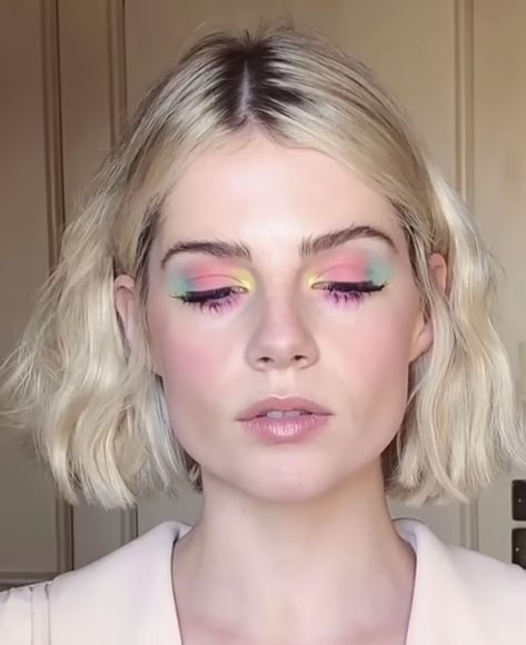 Pastel Eyeshadow Looks, Pastel Eyeshadow, Pastel Makeup, Watercolor Eyes, Lucy Boynton, Beauty Make-up, Spring Makeup, Make Up Looks, Makati