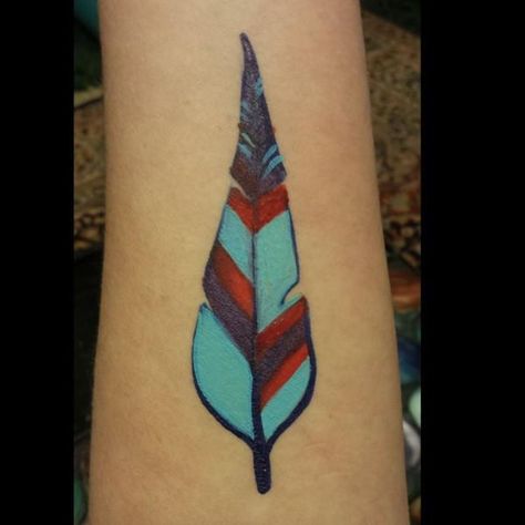 Tutorial: Simple Feather Design Simple Body Art, Simple Face Painting Ideas, Simple Face Painting, Art Studio Decor, Coloring Pages Nature, Fall Art Projects, Face Painting Easy, Face Paint Ideas, Kids Face Paint