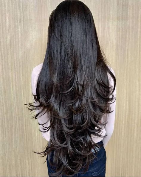 Full Layers Long Hair, Hair Growth Remedies, French Roll, Haircuts For Long Hair With Layers, Long Shiny Hair, Bold Hair Color, Hair Inspiration Long, Roll Hairstyle, Long Silky Hair