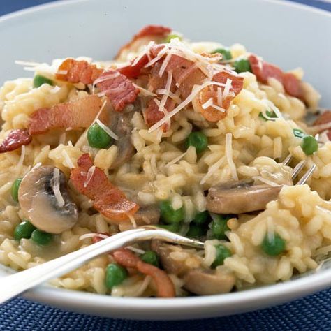 Mushroom, pea and bacon risotto - Good Housekeeping Easy Risotto Recipes, Bacon And Mushroom Risotto, Bacon And Mushroom, Cooking Risotto, Bacon Risotto, Easy Risotto, Risotto Recipes Easy, Risotto Dishes, Mushroom Risotto Recipes