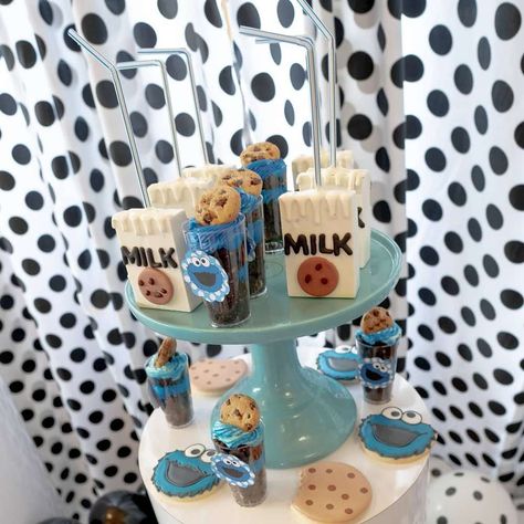 Cookie Monster Birthday Shirt Ideas, Cookie Monster Dessert Ideas, Cookie Monster Rice Crispy Treats, Cookie Monster 1st Birthday Treats, Cookie Monster Table Decorations, Cookie Monster Treat Table, Cookie Monster 1st Birthday Centerpieces, Cookie Monster Dessert Table, Cookie Monster Party Food